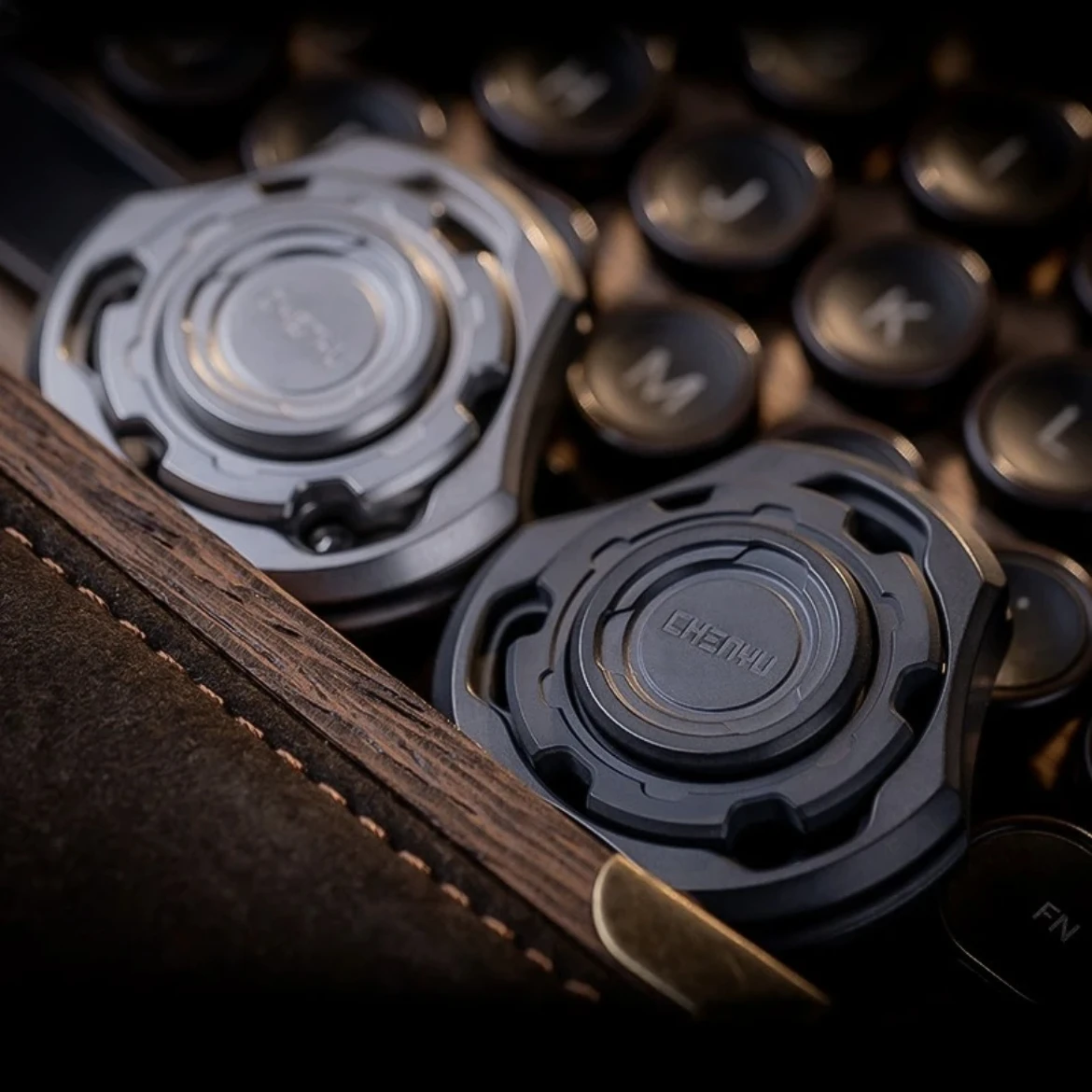 CNC อย่างแม่นยํา Fidget Slider Spinner EDC ของเล่น Dual Bearings Design Titanium Alloy Sensory ความเครียดบรรเทา ADHD Focus