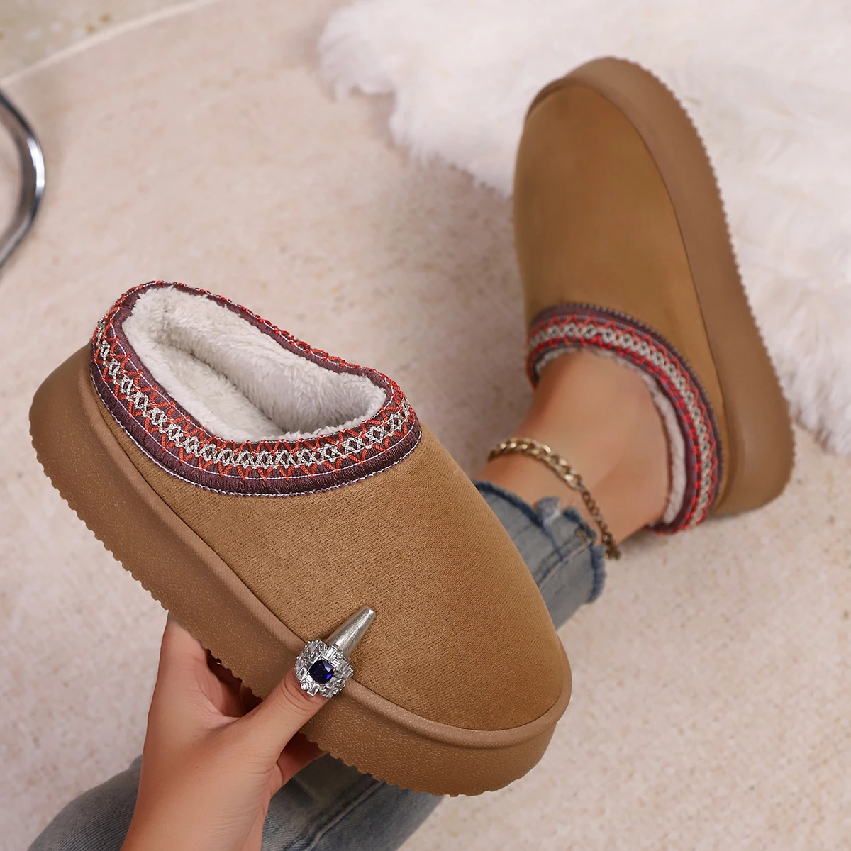 Women Fur Slippers 2025 New Trend Comfortable Women Cotton Shoes Designer Winter Snow Boots Thick-soled Dress Shoes Slides Women