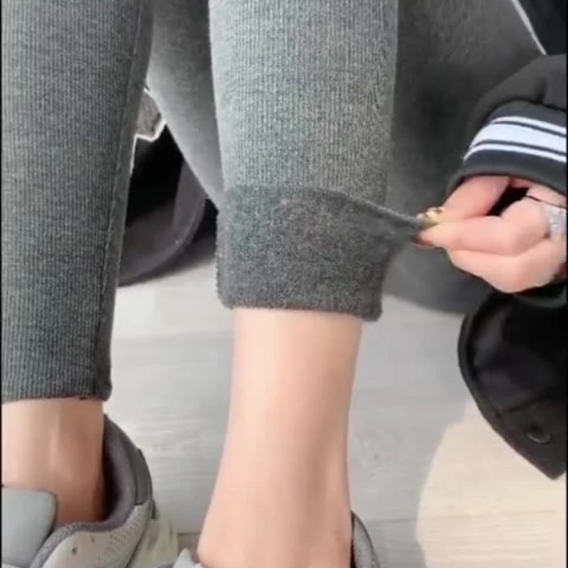 女性の軽量フリース裏地サーマルレギンス移行パンツ、シームレスな快適さ、ハイウエスト、冬の多用途ウェア