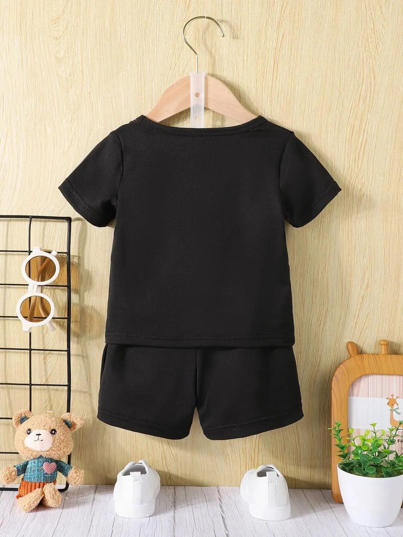 2-Piece Baby Boy Summer Black Short-sleeved Shorts Casual Sports Outdoor Comfortable Breathable Alphabet Print Baby Set