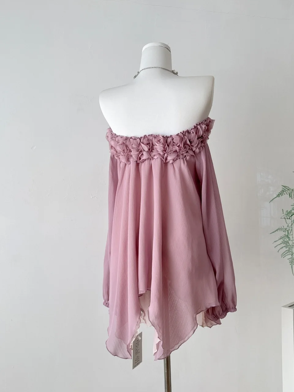 قميص شيفون أنيق بكتف واحد للنساء، تصميم فضفاض لفصل الخريف 2025، بتصميم ثلاثي الأبعاد للزهور، قميص مخصر من Fairy Heavy Industry. #3