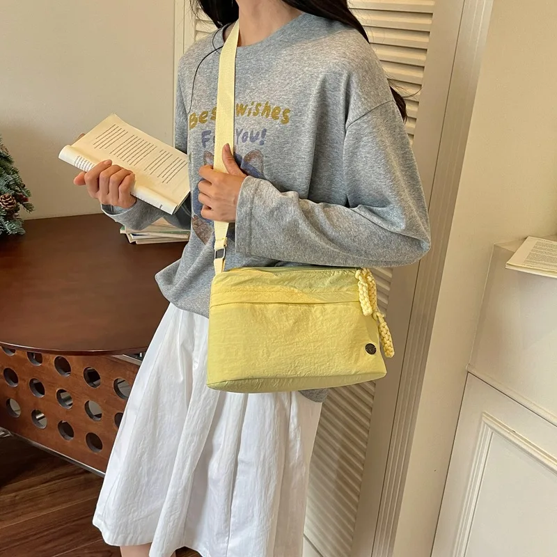 Women Nylon Crossbody Bag Casual Shoulder Purse with Adjustable Strap Metal Stud Simple Zipper Handbag Daily Travel Satchel