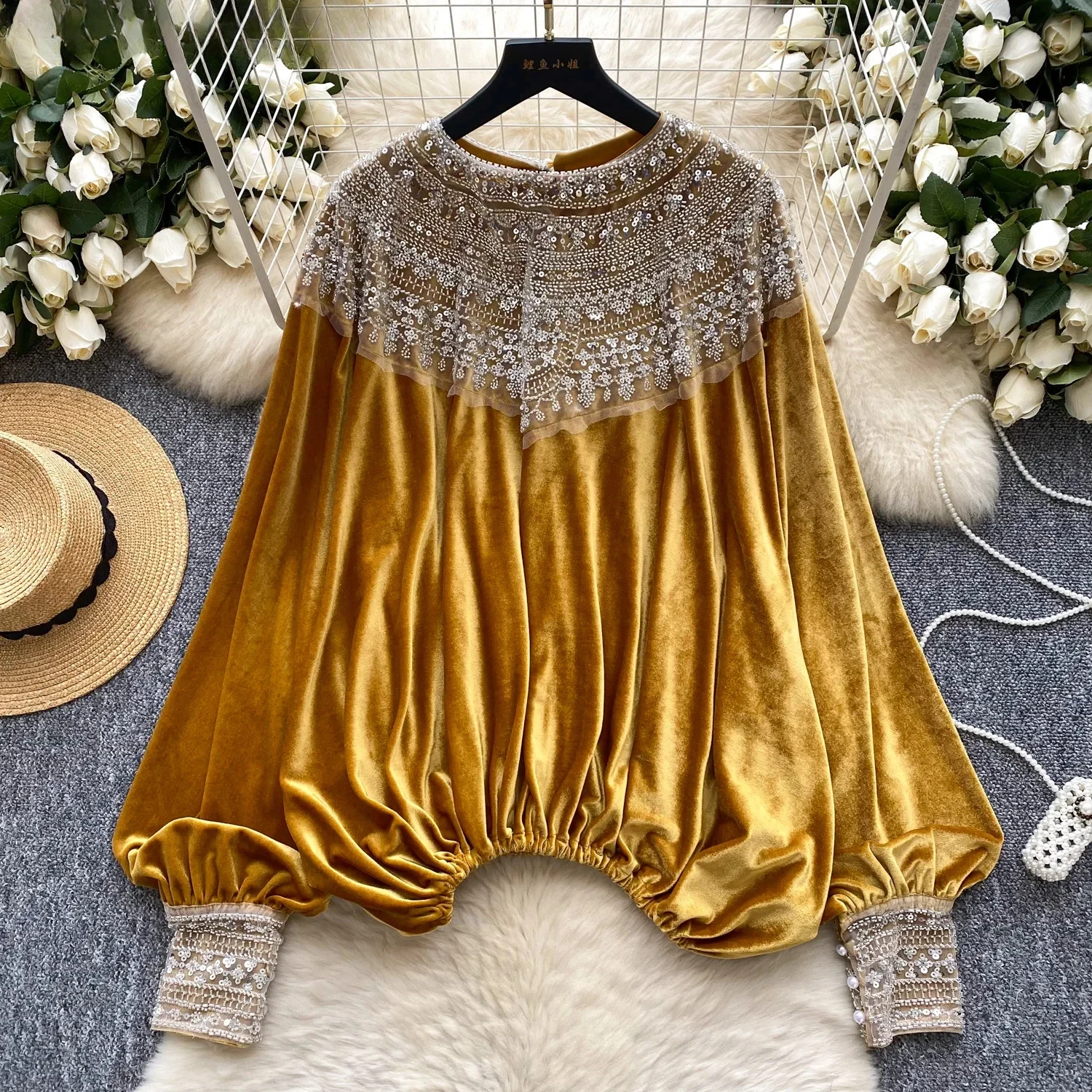 KUSAHIKI Palace Style Velvet Shirt for Women Winter Diamond Causal Tops Blouse Blusas Femininas Elegantes