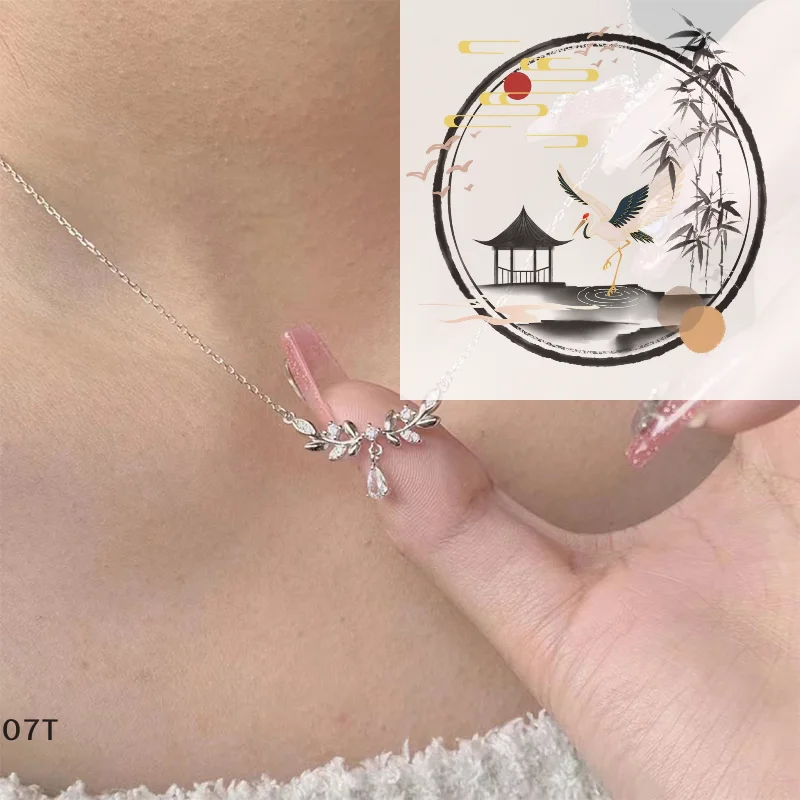 

Light Luxury Crystal Leaf Water Drop Pendant Necklace Fashion Clavicle Chain Silver Color Zircon Neck Chain For Girlfriend Gift