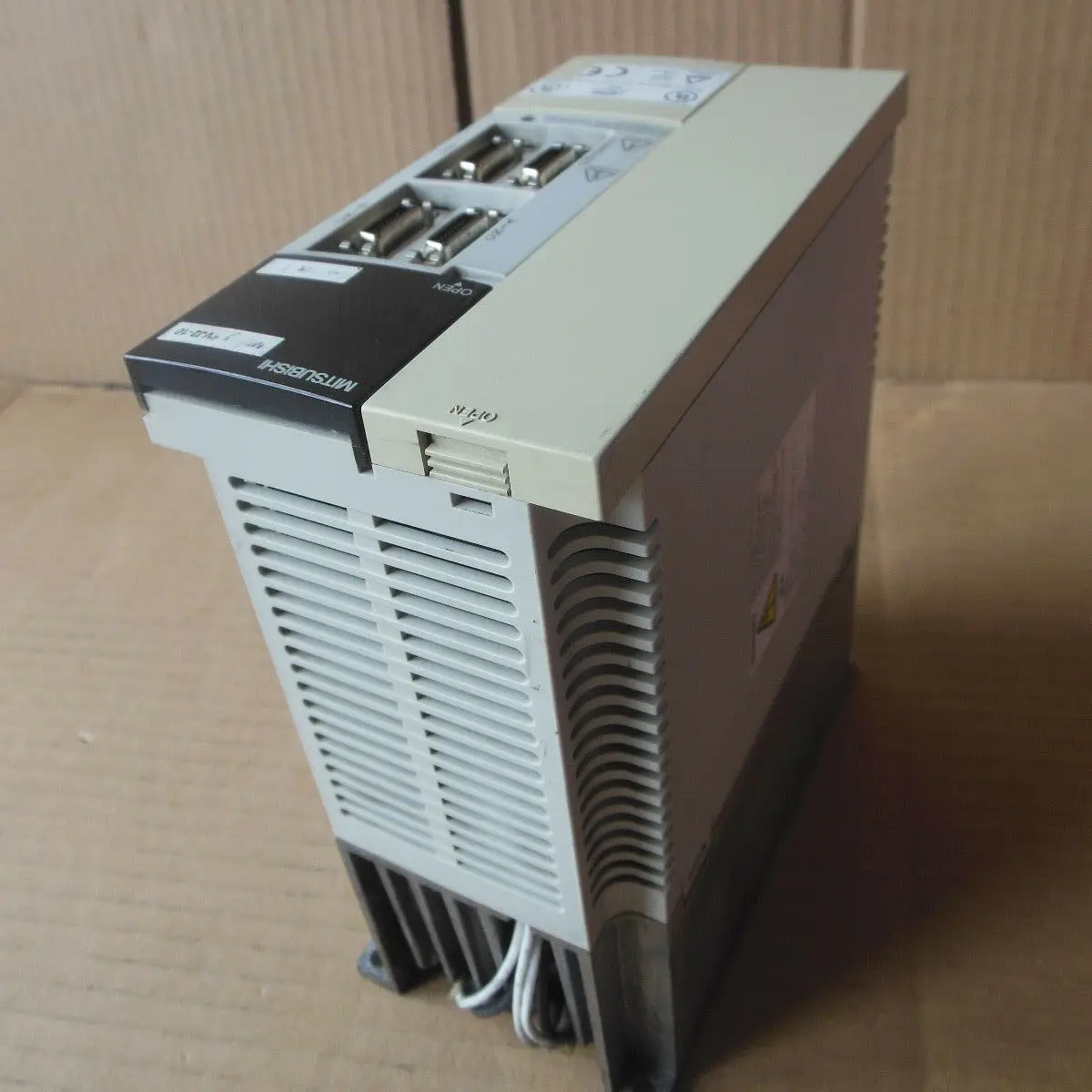 

MDS-B-SVJ2-10 NEW IN STOCK SERVO DRIVE UNIT CNC Electric Automation