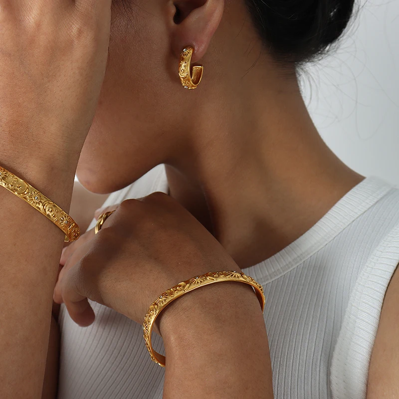 New French Palace Style Stainless Steel Gold Plated Bracelet Elegant Women Earring Vintage Wedding Jewelry Set Wholesale