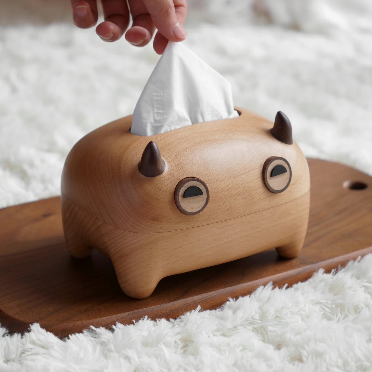 It will change the expression, cute tissue box, solid wood creative living room, especially beautiful high-value and strange