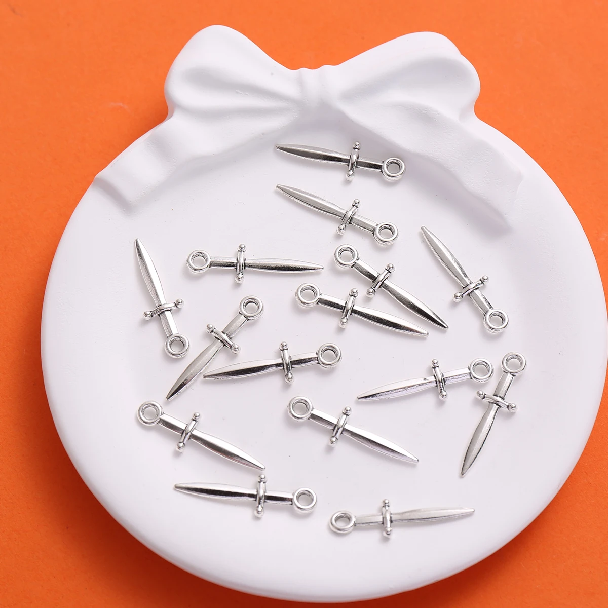 50 Pieces of Single Ring Cross-Shaped Short Sword Pendants, Simple Three-Dimensional Small Sword Design, Suitable for DIY Bracelets, Earrings, Necklaces, Niche Retro Handmade Beading Accessories