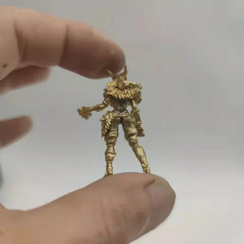 Figuras de acción de belleza de cobre fino, accesorio de adorno en miniatura, soldado de Metal, Interior de coche de escritorio, estatuilla creativa, modelo de juguete