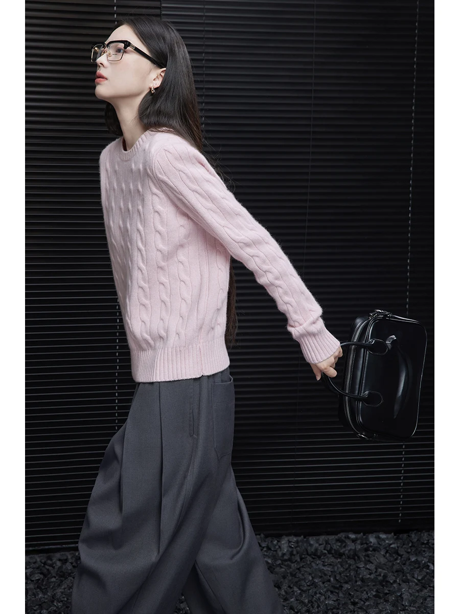 Pink knitted cashmere sweater female 2025 autumn and winter new loose lazy wind design sense niche.