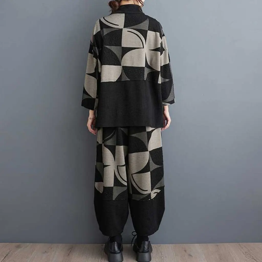 Новый весенний топ больших размеров с винтажным принтом и брюки-шаровары, комплект из двух предметов, свободный крой с нерегулярной строчкой, женский ансамбль