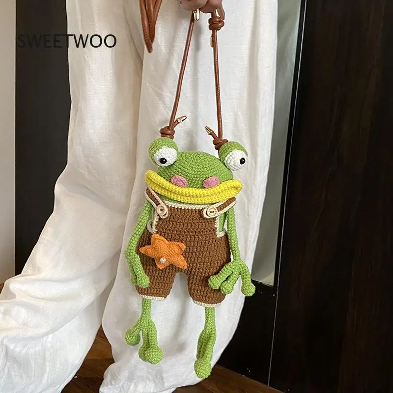 

Women's Handmade Crochet Frog Shaped Crossbody Bag Cute Cartoon Mini Shoulder Bag for Casual Daily Use