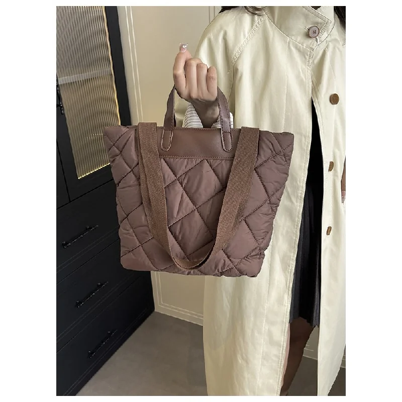 

Elegant Leather Classic Designer Paris Fashion Bag With Large Capacity Tote For Women And Commuter Leisure