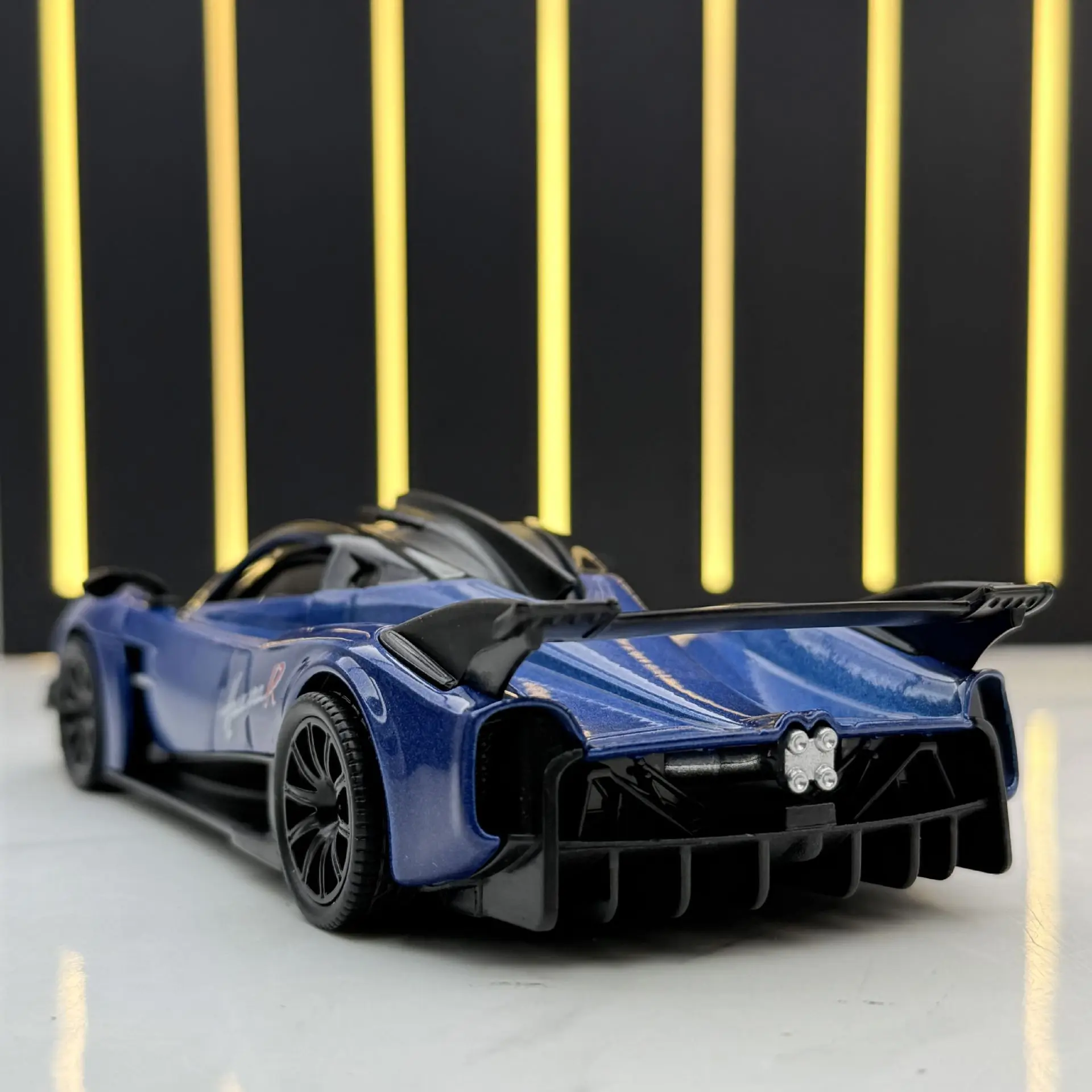 รถโมเดล MAKEDA อัลลอยด์ 1:32 รุ่น Huaya R รถสปอร์ต มีเสียงและไฟ ของเล่นรถแบบดึงหลัง รุ่นตกแต่ง รถโมเดลอัลลอยด์หล่อขึ้นรูป