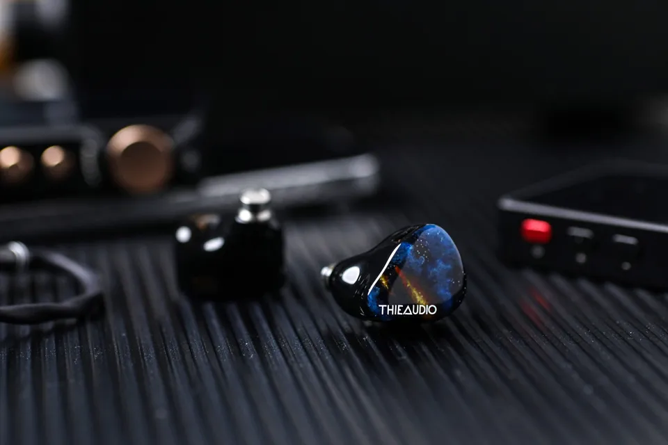 THIEAUDIO Origin 有線イヤホン 1DD+2EST+4BA+1BC THIEAUDIO Origin 1DD+4BA+2EST+1BC Quadbrid IEM