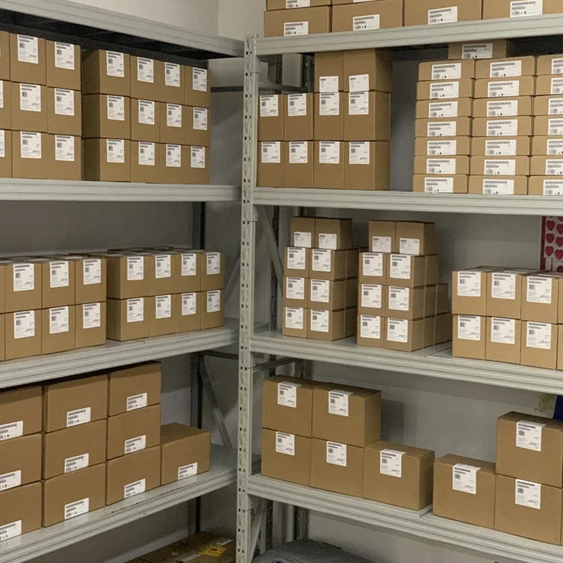 Controlador de servidor controlador PLC Gold Seller LXM32MU90M2, nuevo punto Original