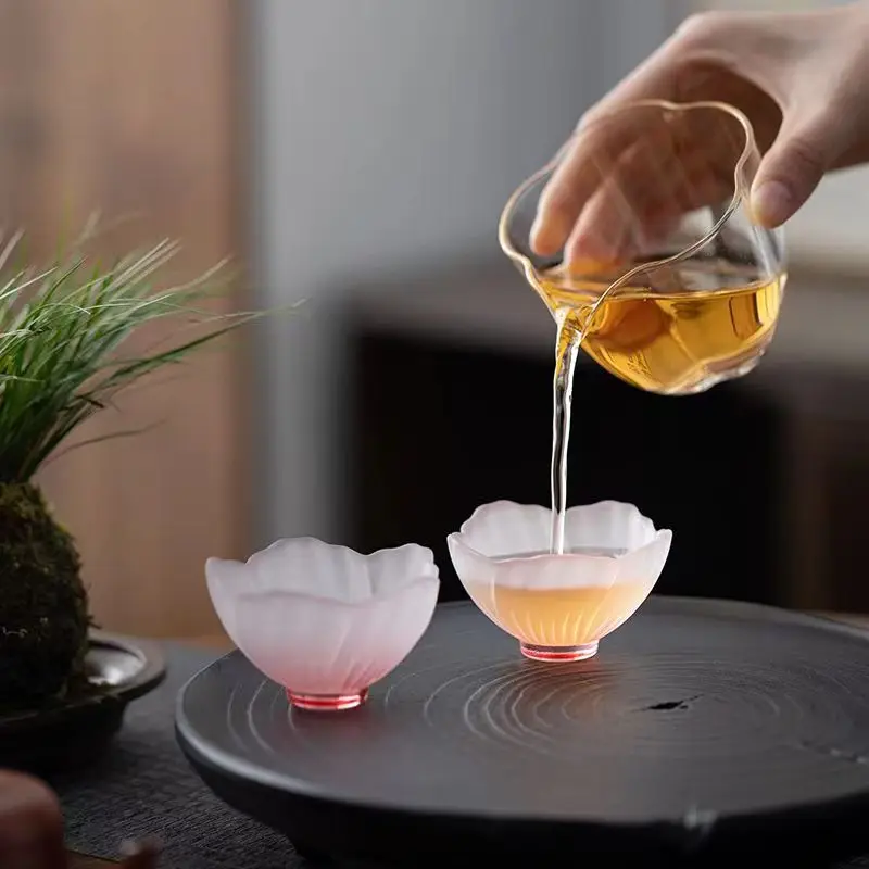 Japanese style pink heat-resistant glass covered bowl, master cup, tea making cup, frosted tea tasting cup, flower tea cup view 2