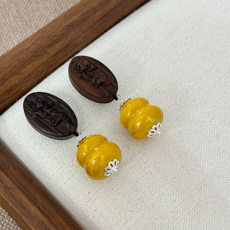 New Chinese ebony relief lotus earrings, retro intangible cultural heritage lacquer gourd long earrings, national style Fulu