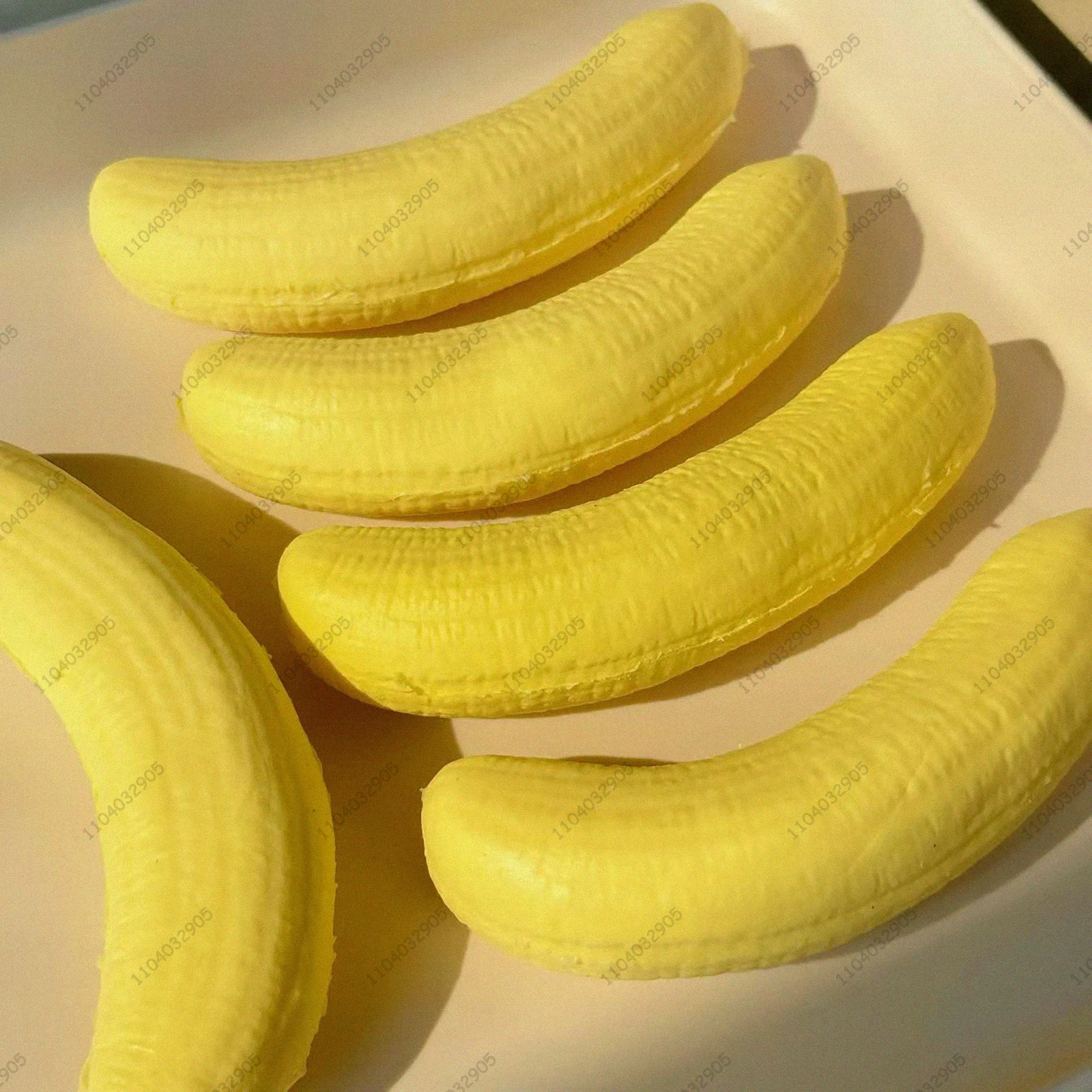 Giocattolo Squishy di banana sbucciata Lento aumento Realistico Polpa di banana Agitarsi Giocattolo Sensiale Schiuma antistress per adulti Bambini Divertimento Decorazioni da scrivania
