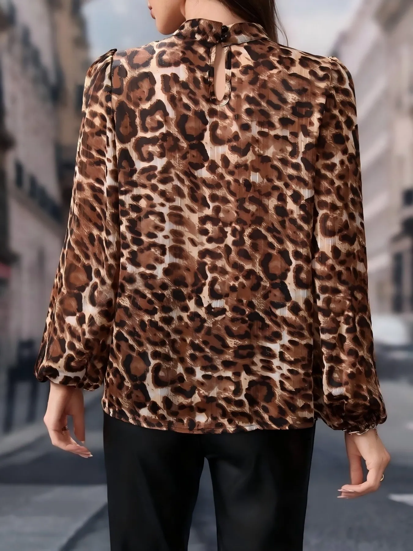 A women's stand-up collar slightly pleated lantern-sleeved leopard print shirt, light and cool temperament fashion top