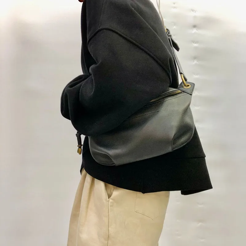 

2026 Men's women's styles Genuine Leather women's bag handmade head layer cowhide chest bag Saddle single shoulder crossbody bag