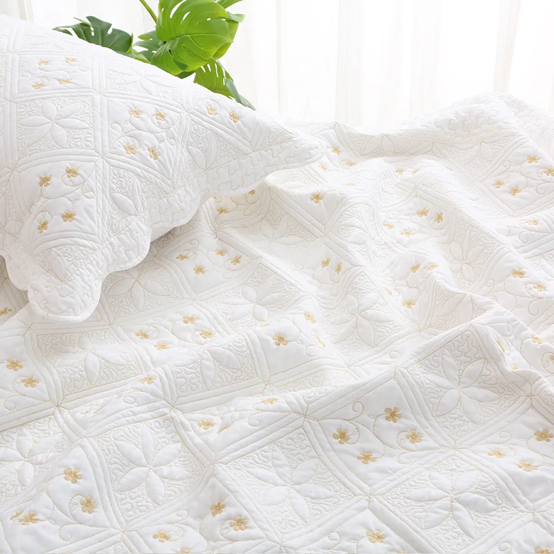 Imagem -02 - Elegante Clássico Ameixa Floral Bordado Branco Peças 100 Algodão Acolchoado Colcha Fronhas Cama Decorativa Coverlet