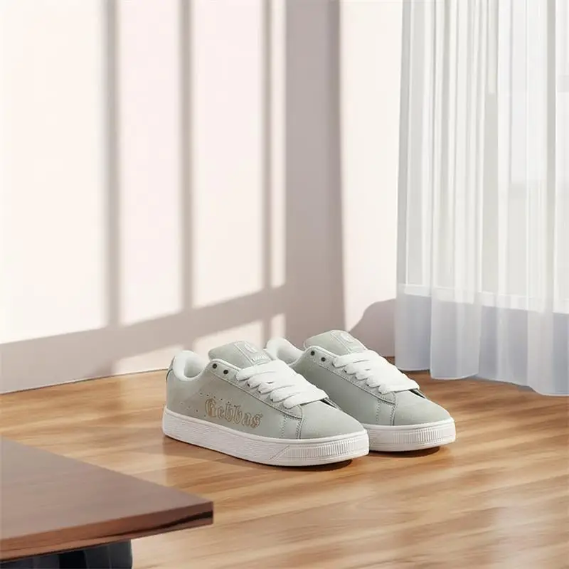 

Амортизирующие кроссовки для бега, технологичная подошва, отлично подходят для бега.