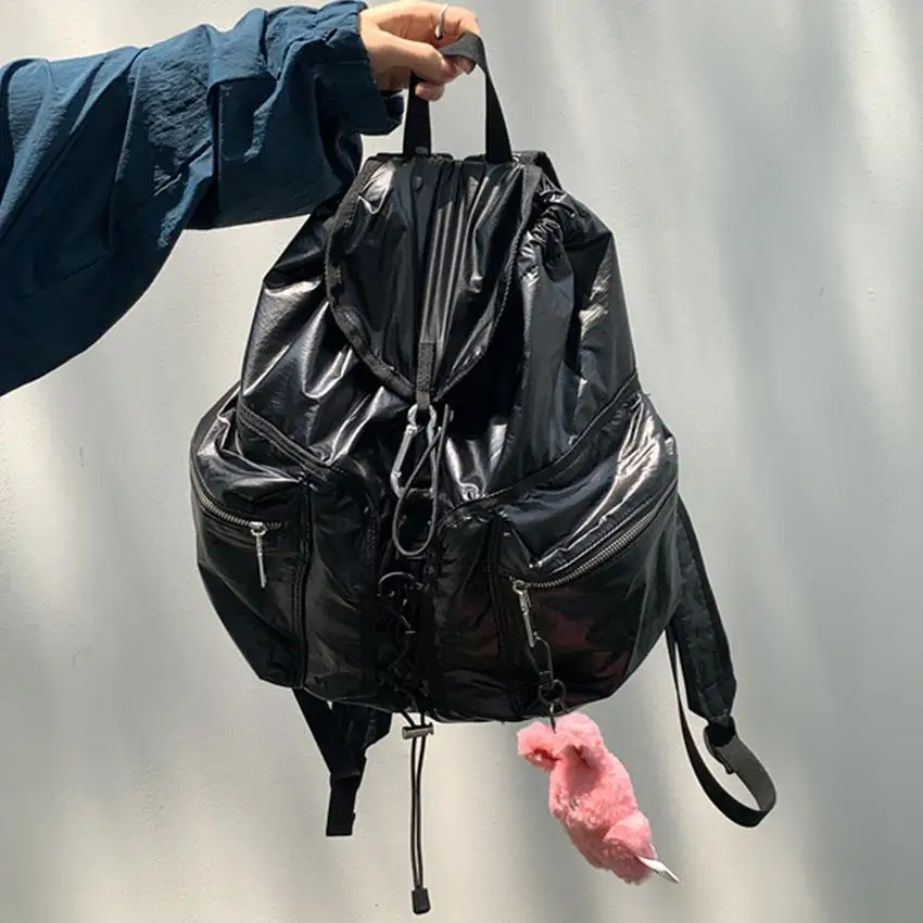 حقيبة ظهر نسائية جديدة لعام 2024 ذات سعة كبيرة بلون فضي، حقيبة عصرية على الطراز الكوري لطالبات الجامعة