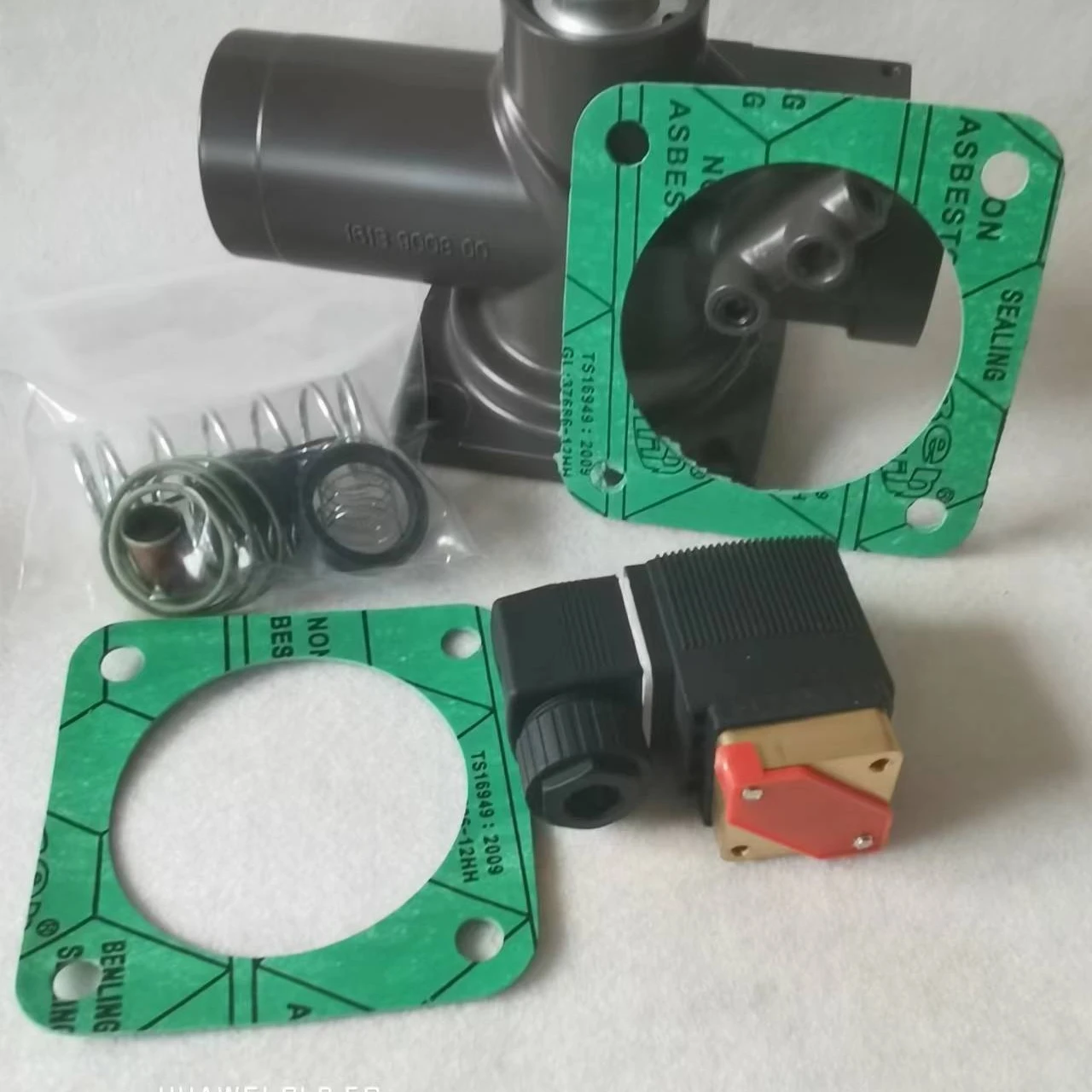 

Factory Direct Supply Screw Air Compressor Spare Parts Unloading Relief Valve Kit 2901029801