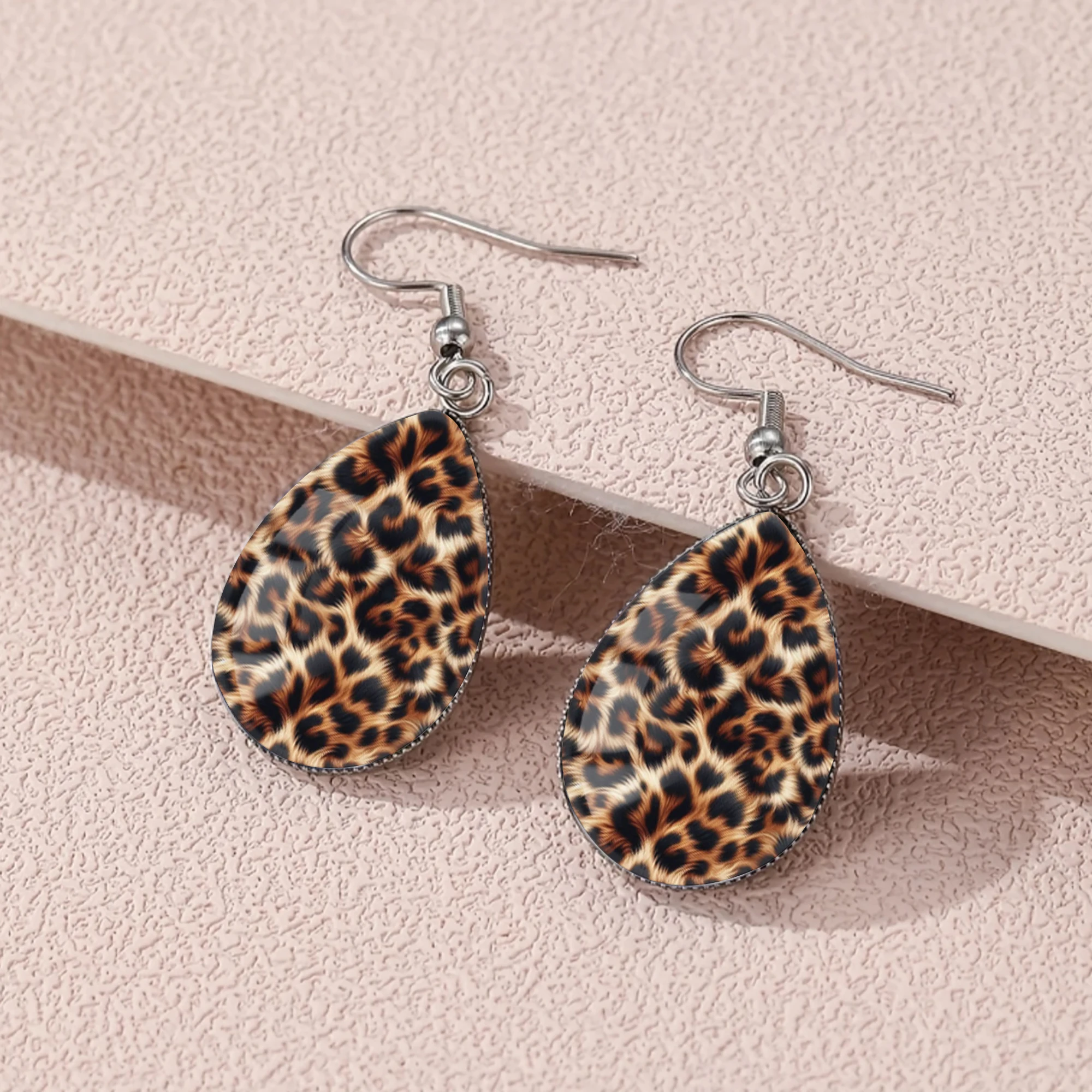 1 Pair of Simulated Leopard Print Pattern Earrings with Convex Glass and 316 Stainless Steel Water Drop Ear Hooks, in a Classic and Simple Style, Suitable for Women to Wear as Jewelry or Gifts for Everyday Use