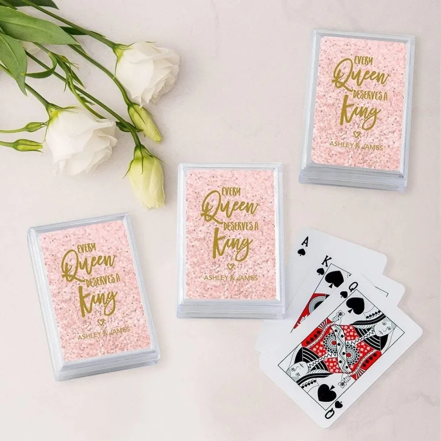 Tarjeta de juego personalizada única, recuerdos de boda para parejas que celebran el amor y la unidad, cada recha que su rey en un paquete atento