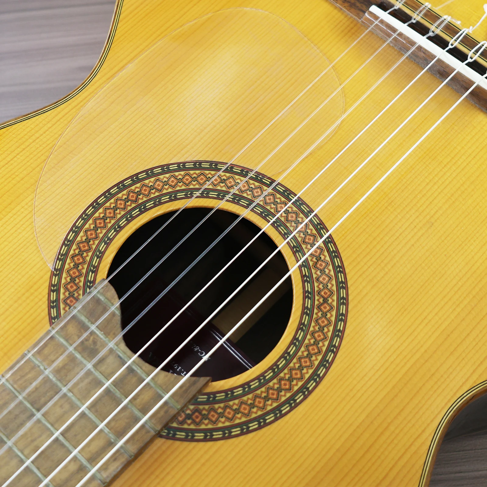 Phrilam Selbstklebendes Schlagbrett für Akustikgitarren im Martin D28 Stil – Detail 2