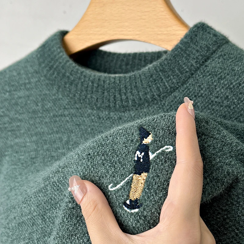 سترة رجالية فاخرة سميكة للخريف تحافظ على الدفء برقبة دائرية بلوفر مطرز رائع ملابس رجالية متماسكة عالية الجودة