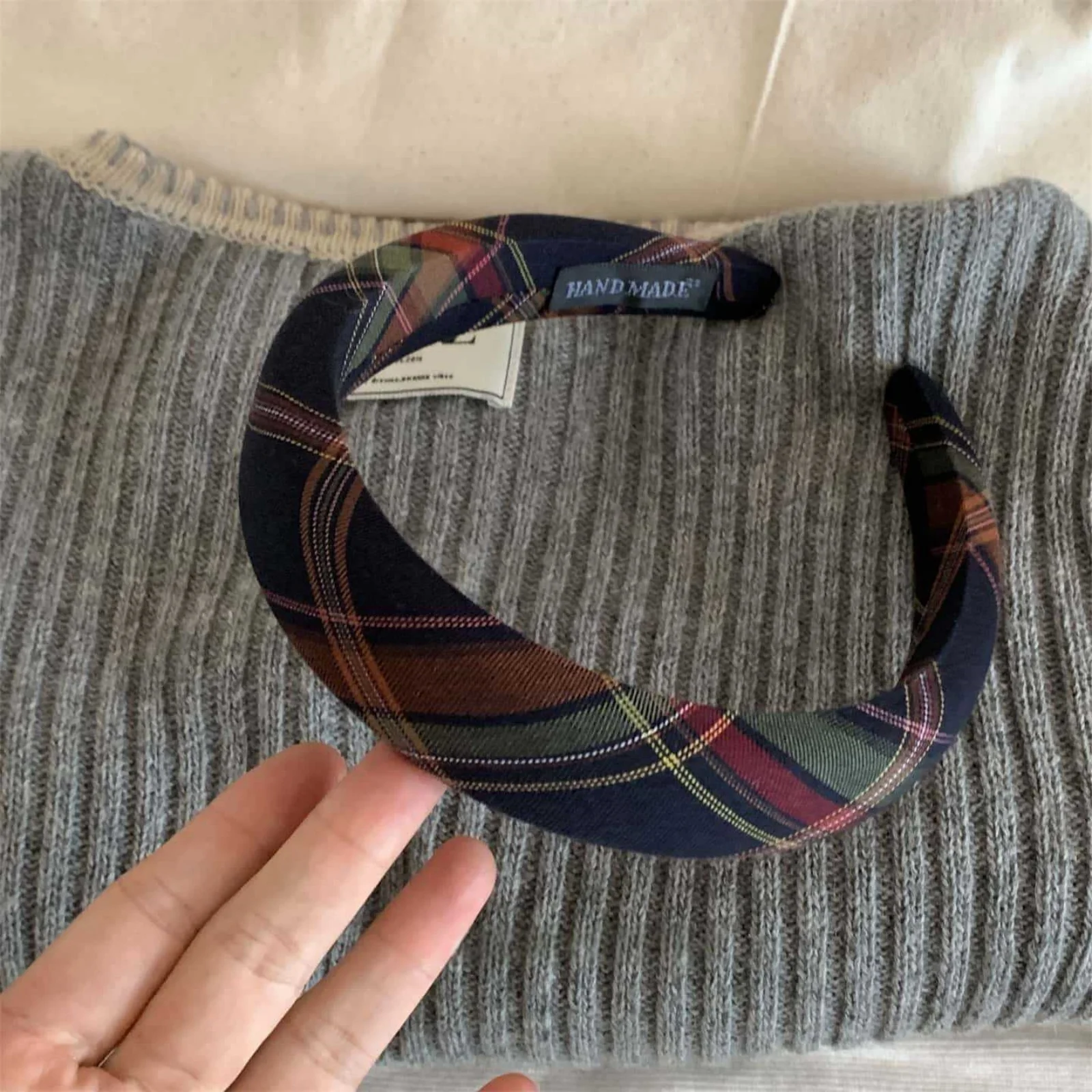 1 Stück klassisches khakifarbenes kariertes Stirnband, Retro-Haarreifen im britischen Stil, hochwertige Haarspange für Haarstyling, Schwamm-Haar-Accessoire – Detail 4