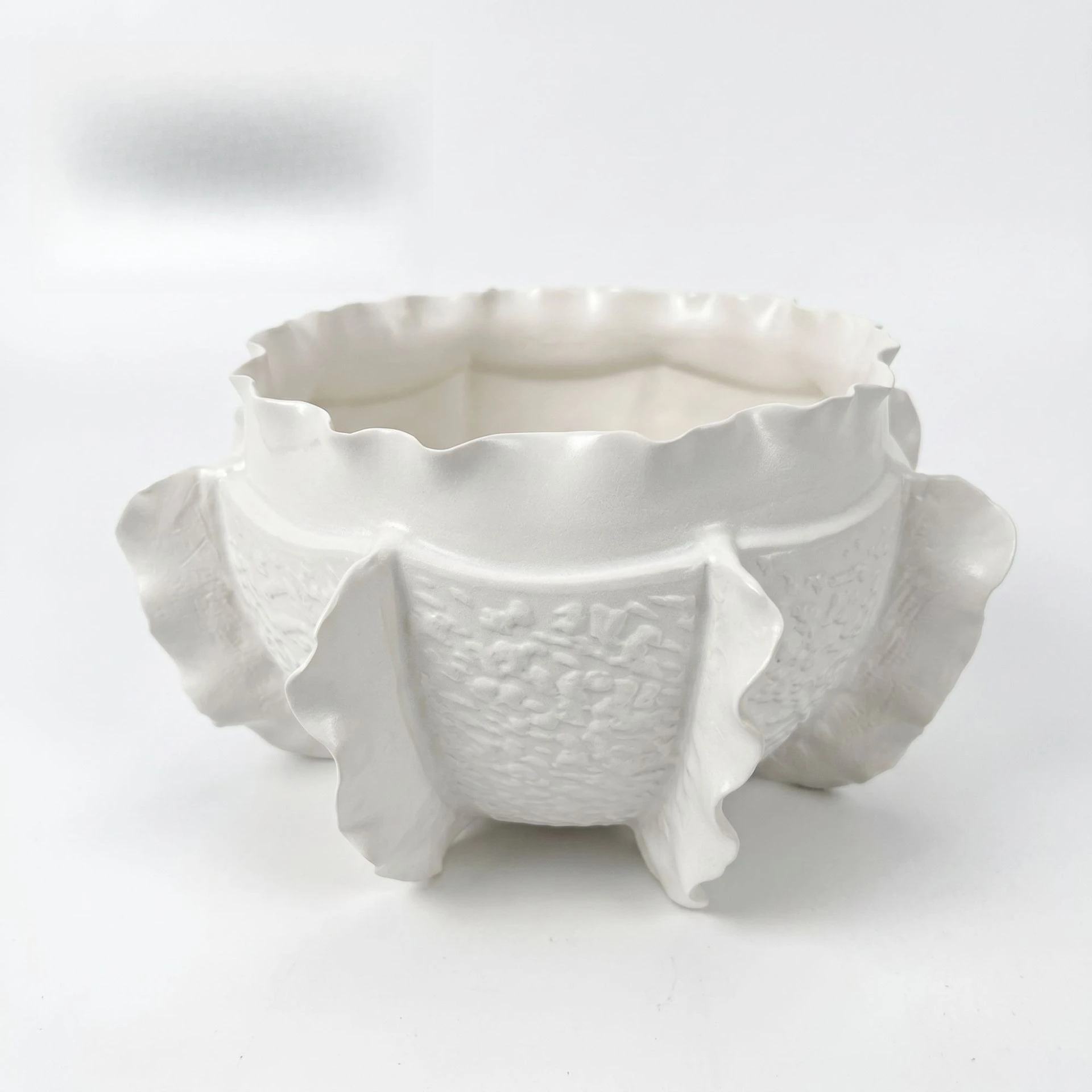 Exquisite white lotus leaf edge handmade ceramic flower pot palace pleated decorative ornament