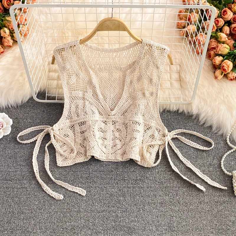 

V-Ne Hollow out Knitted ort Top Women's Svel Embroidered Vest Summer New Sle Faionable Hollow Weave Tank Top