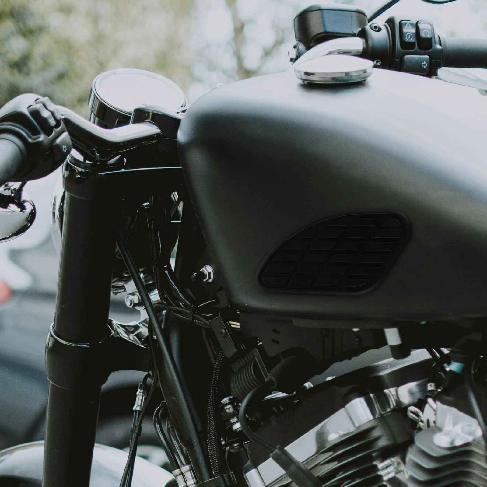 แผ่นยางกันลื่นติดถังน้ำมันมอเตอร์ไซค์ 1 ชุด สไตล์เรโทร วินเทจ ป้องกันข้อเข่า