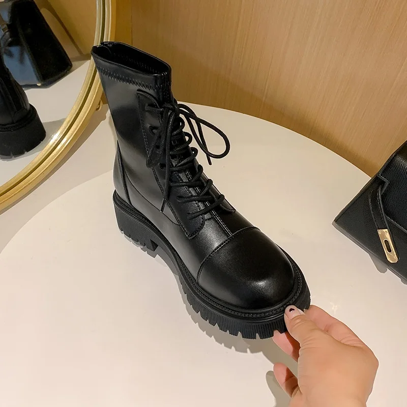 

Женские ботинки из натуральной кожи, новинка 2023 года, на толстой подошве, в британском стиле, укороченные, осенне-зимние, с пряжкой, модель B...