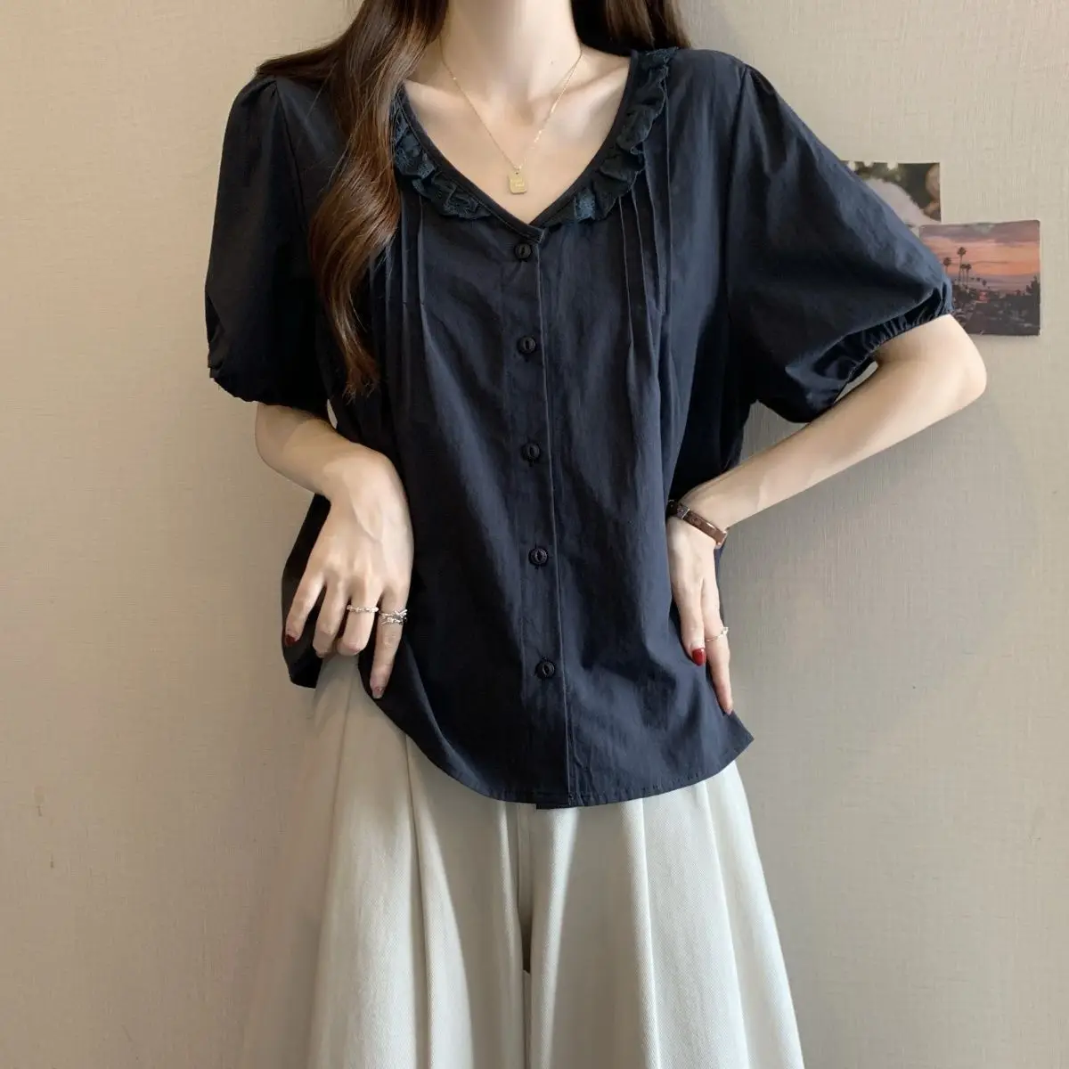 

Summer large-size women's clothing new solid color sweet wind loose and thin wrinkled lace V-neck short-sleeved shirt