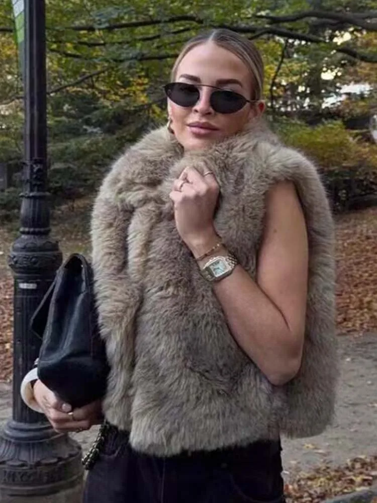 

2025 Women Autumn Winter Fashion Fur Vest Coat Female Chic Sleeveless Short Jacket Casual Waistcoat Tops