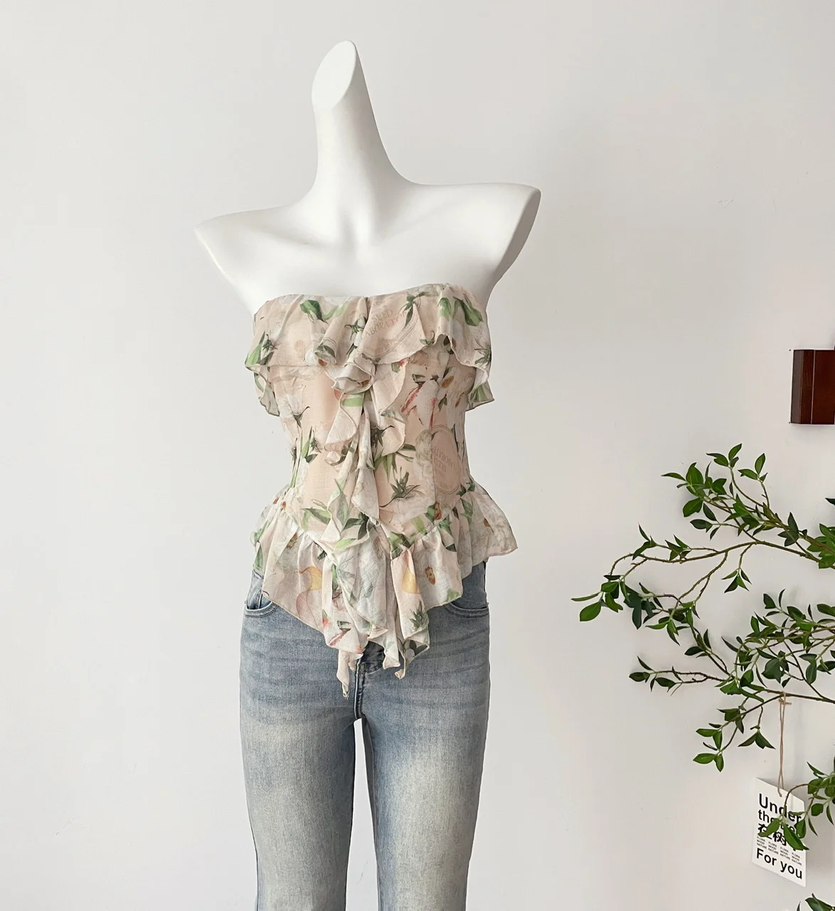 

Women's irregular standing cut French lace strapless floral top for summer 2025