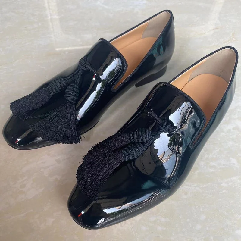 Luxury Fashion White Men Patent Leather Shoes Handmade Tassel Loafers Breathable Slip On Flats Wedding Party Dress Shoes For Men