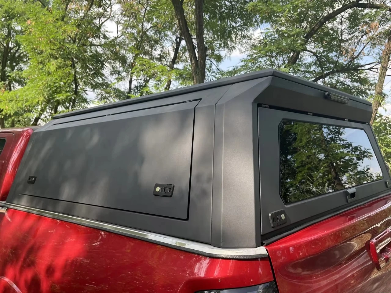 

High Quality Aluminum Alloy Pickup Hardtop Truck Canopy for Ranger Raptor Camper Shell No Drill Installation Snap Operation