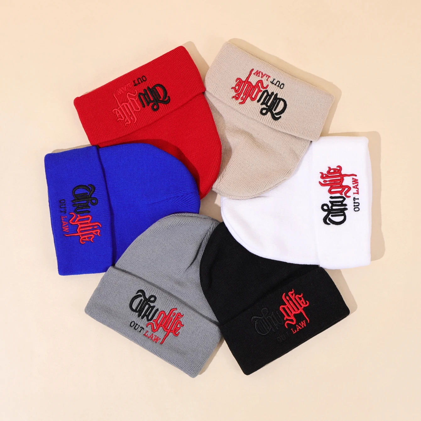 الخريف/الشتاء قبعة محبوكة جديدة دافئة مع خطابات التطريز محبوك قبعة الرجال والنساء اتجاهات الموضة بيني متعددة الاستخدامات