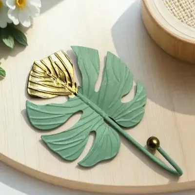 1Pcs Leaf Design Wall Hook Premium Iron Material Rust Resistant Stylish Key Holder Coat Hook for Living Room Bedroom Entrance