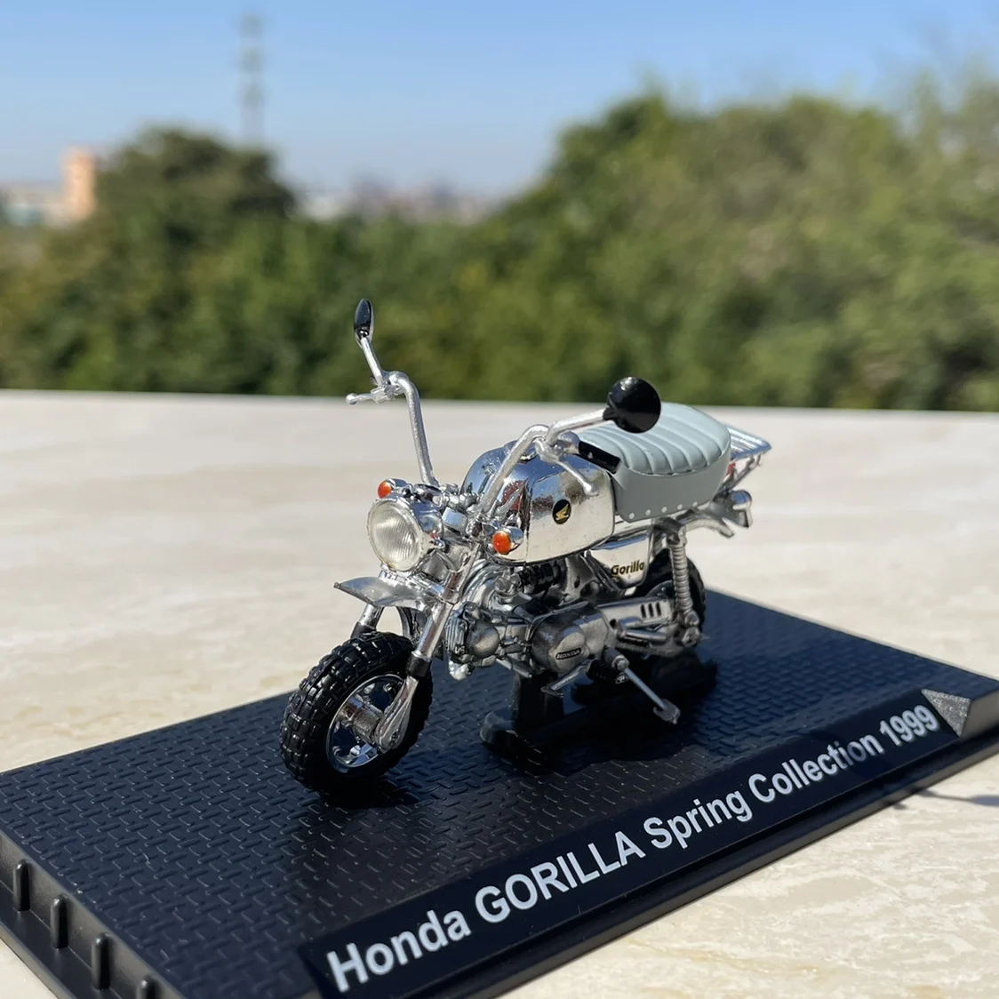 1:24 Scale Diecast Alloy GORILLA Spring Collection 1999 Toys Motorcycle Model Classics Adult Collectible Souvenir Gifts