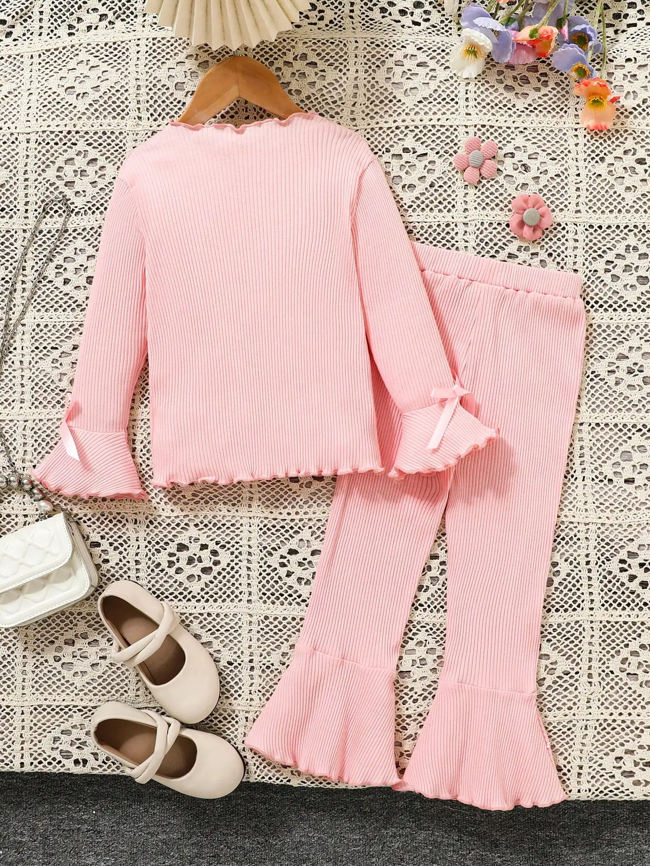 Sweet Pink Knitted Two-Piece Set for Girls, Featuring a Long-Sleeved Top with 3D Floral Embroidery and Ruffled Edges, Paired with Bell-Bottom Pants with Bow Ties, a Stylish and Fashionable Children's Outfit for Young Girls for Spring and Autumn Outings
