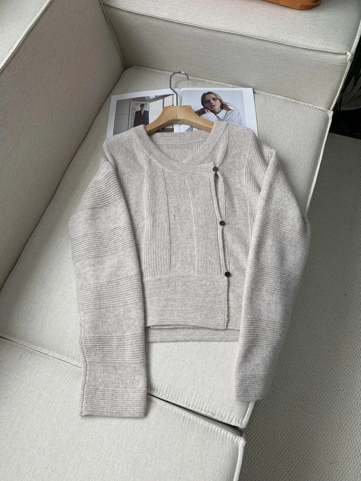 2024 Early Autumn New Fashion Elegant Temperament Side Buckle Cashmere Short Jacket Women