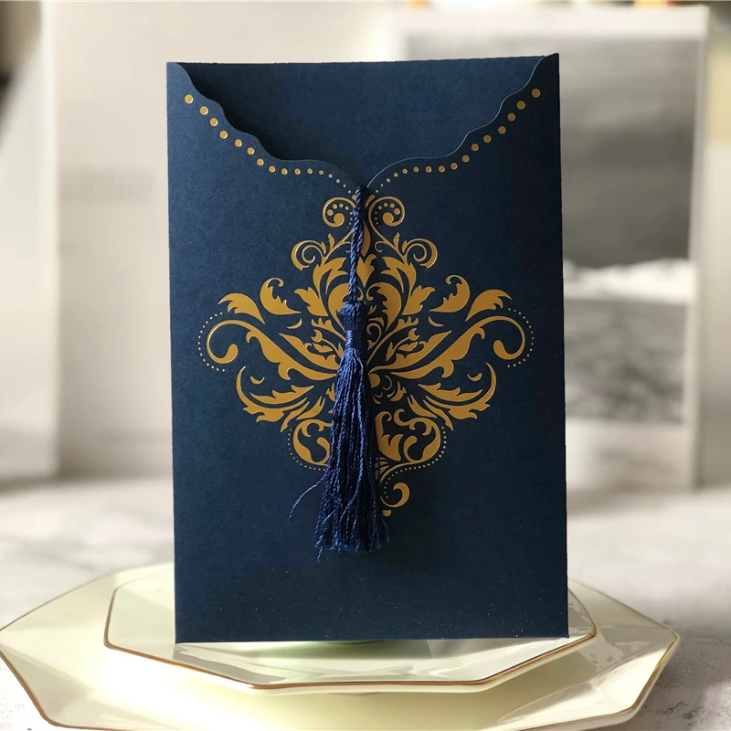 Kit de invitaciones de boda azul marino, chaqueta de tarjeta de invitación cortada con láser, bolsillo gategold, manga de invitación de boda azul oscuro y dorado, 50 unidades