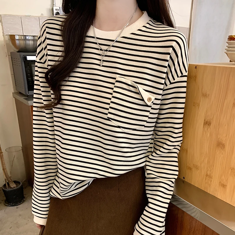 Korean Style Chic Striped Long Sleeve Loose T-shirts Women New Spring Autumn Casual Pocket O-neck Tee Shirt Woman Tops